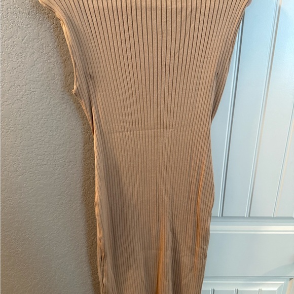 Beige Ribbed Knit Dress with Chain Detail - Picture 7 of 7